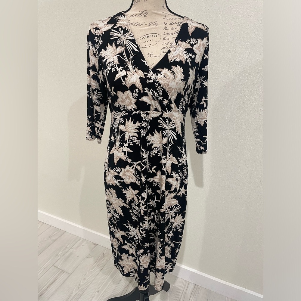 J. Jill Black and White Faux Wrap flattering v-neckline 3/4 Sleeve EUC